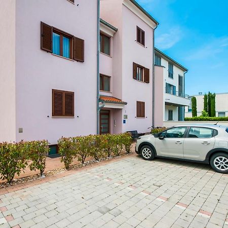Apartments And Rooms Camaiore Ровінь Екстер'єр фото