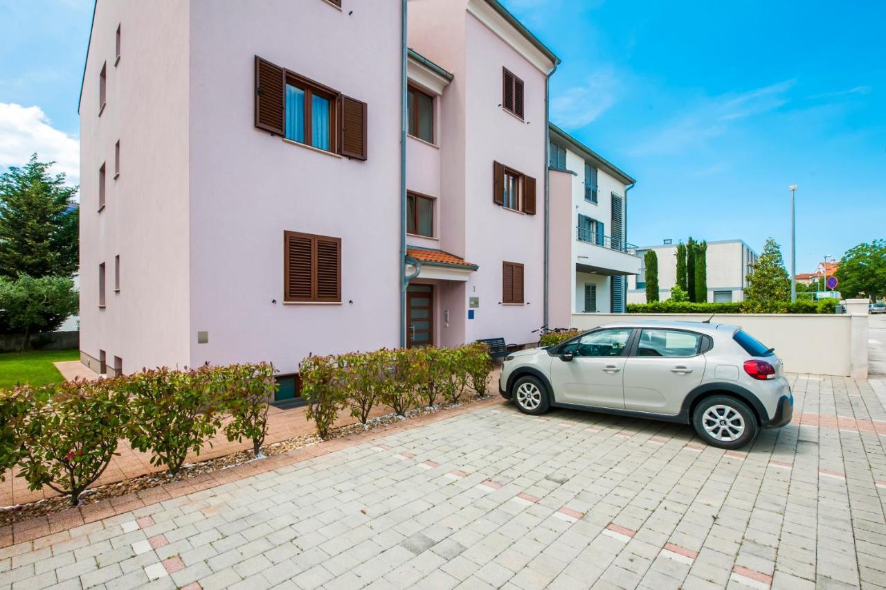 Apartments And Rooms Camaiore Ровінь Екстер'єр фото