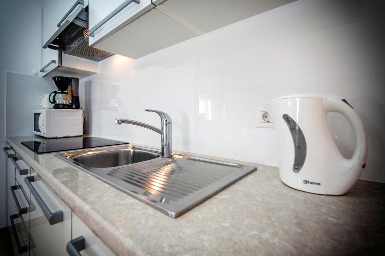 Apartments And Rooms Camaiore Ровінь Екстер'єр фото