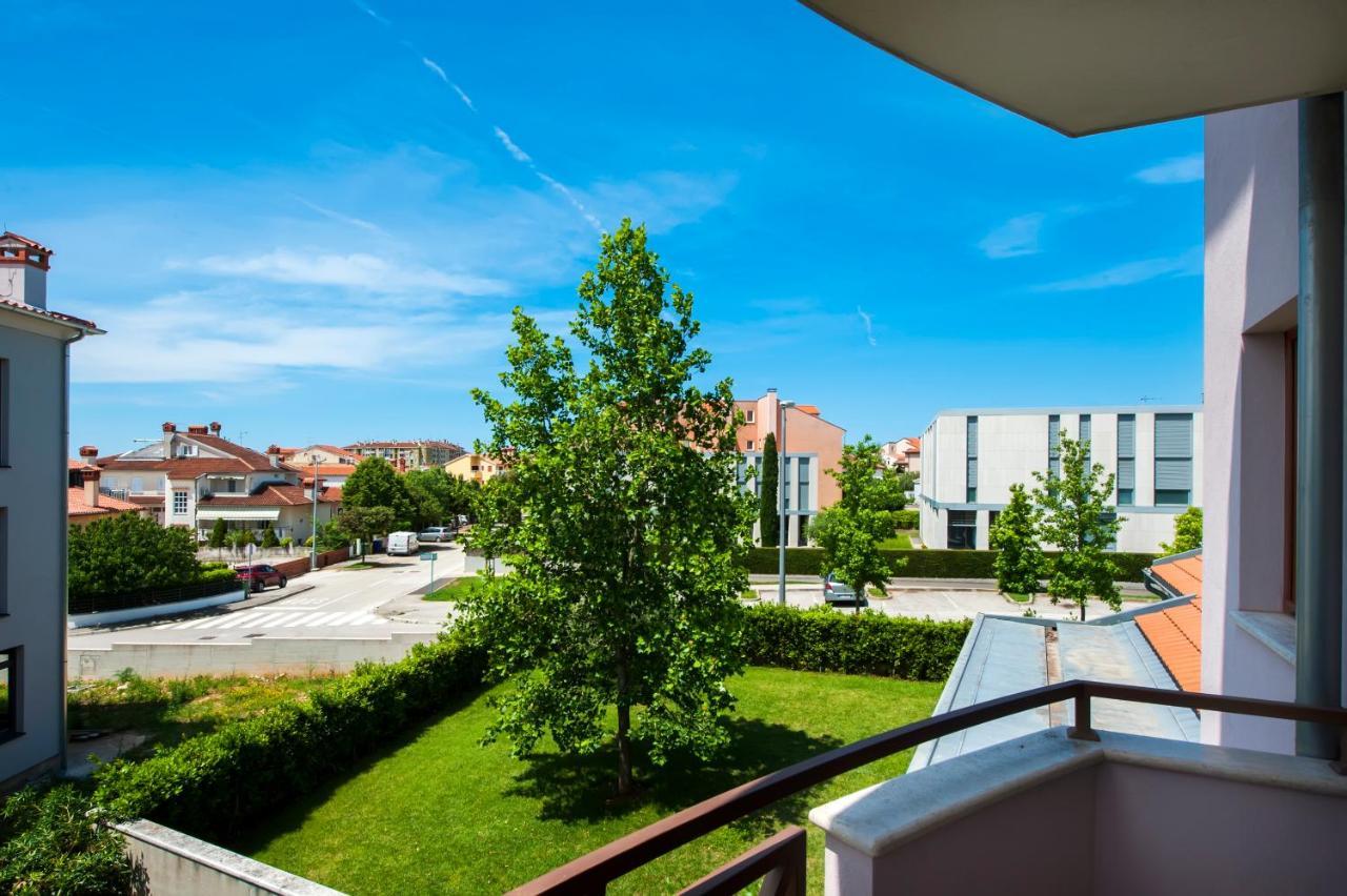 Apartments And Rooms Camaiore Ровінь Екстер'єр фото