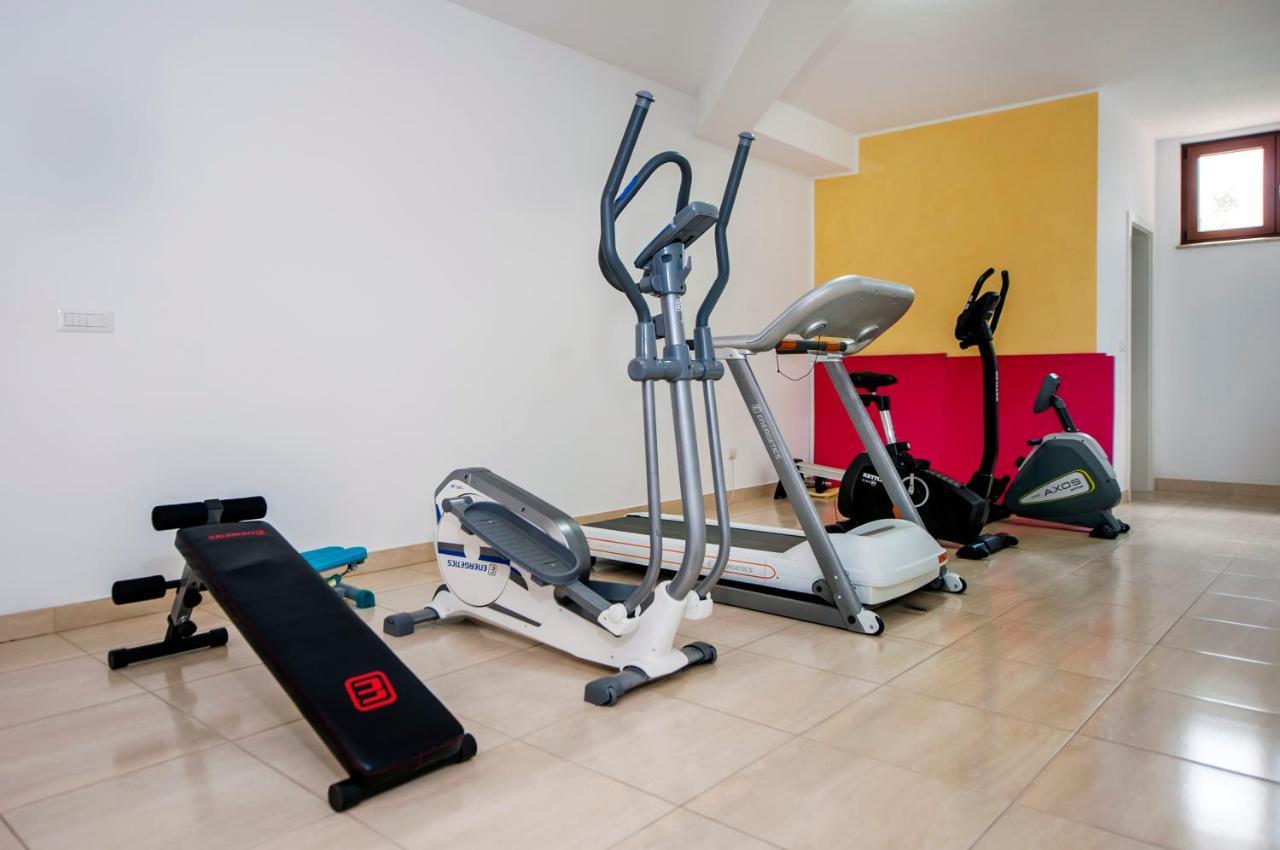 Apartments And Rooms Camaiore Ровінь Екстер'єр фото