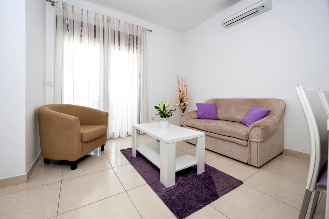 Apartments And Rooms Camaiore Ровінь Екстер'єр фото