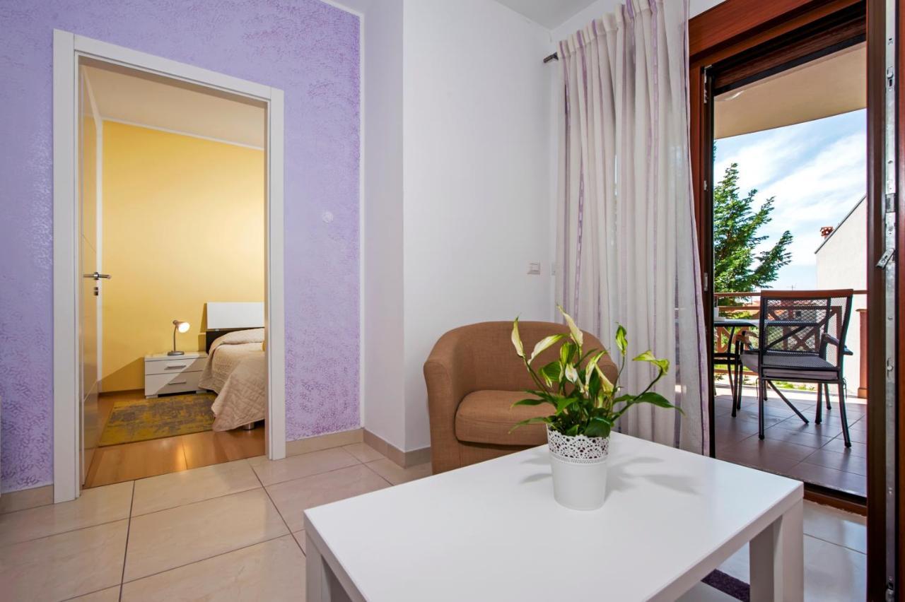Apartments And Rooms Camaiore Ровінь Екстер'єр фото