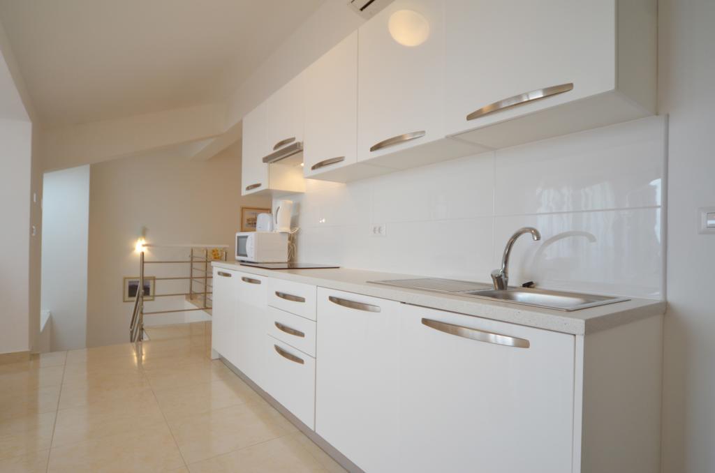 Apartments And Rooms Camaiore Ровінь Екстер'єр фото
