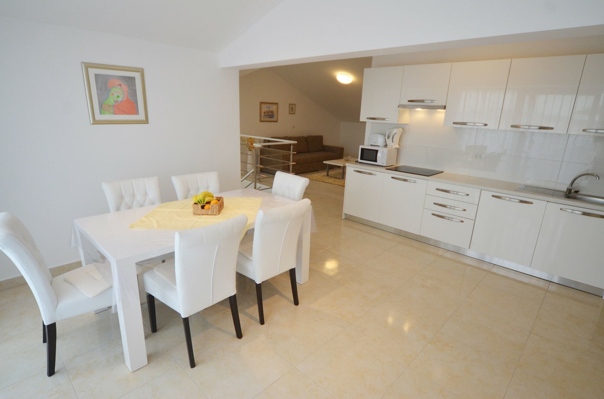 Apartments And Rooms Camaiore Ровінь Екстер'єр фото